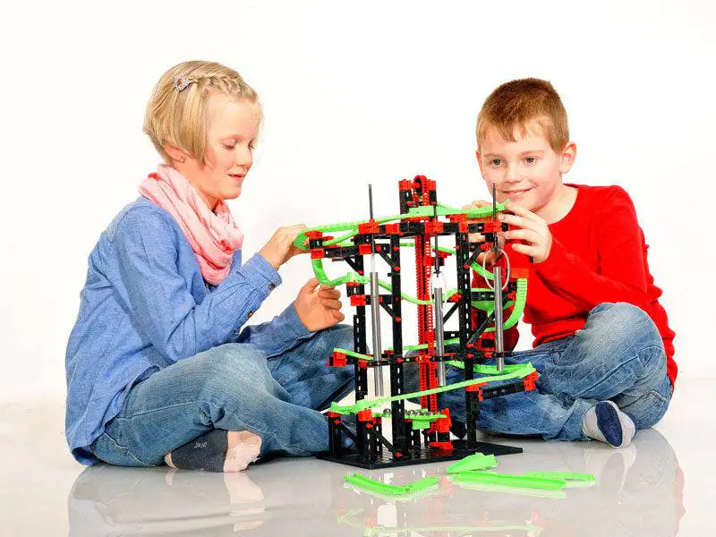 533872-dynamic-m-kugelbahn-spielszene