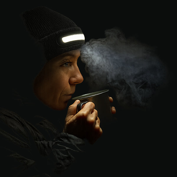 כובע צמר איכותי נטען עם תאורת LED מובנית