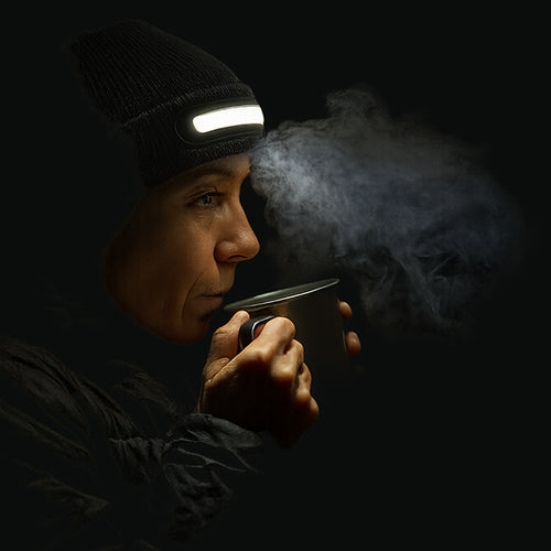 כובע צמר איכותי נטען עם תאורת LED מובנית