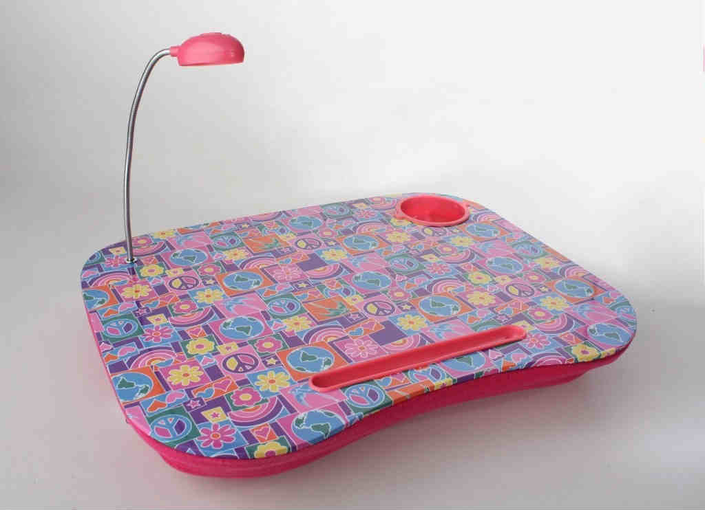 מגש עבודה עם כרית ומנורה