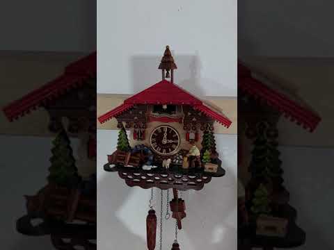 שעון קוקיה היער השחור עם מנגינה