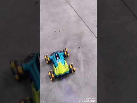 מכונית דריפטים עם עשן טורבו על שלט