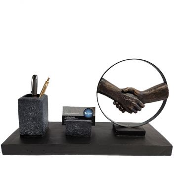 מעמד שולחני ופסל אומנותי מבית GRACIA GALLERY | דגם יד לוחצת יד