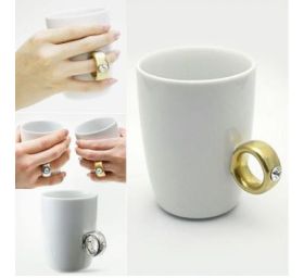 ספל גבוה בעיצוב ידית טבעת זהב