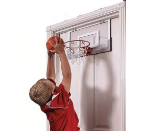 מתקן כדורסל ביתי לתלייה על דלתות עם כדור ומשאבה