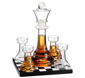 דיקנטר זכוכית בעיצוב שחמט עם 4 כוסות